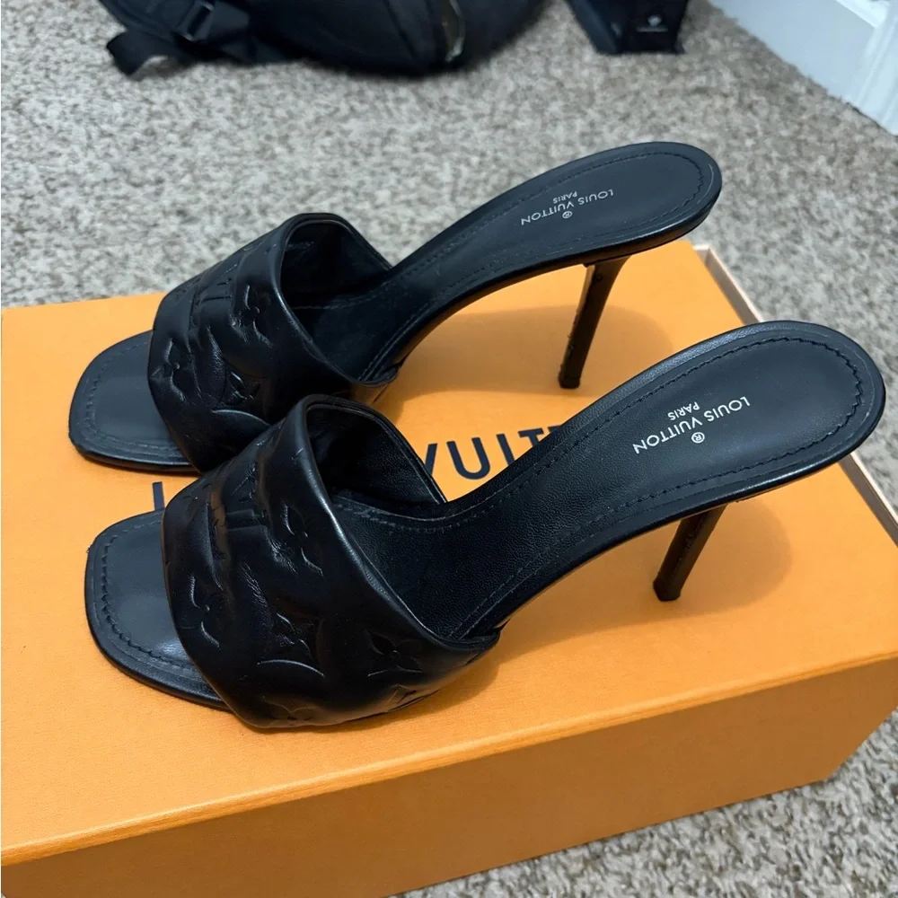 Louis Vuitton Black Embossed Heels - Picture 2 of 6